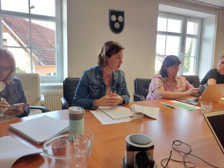 Mirna, 5 redna seja, Valerija Jarm med predstavitvijo novih cen vrtca, foto L Uhan